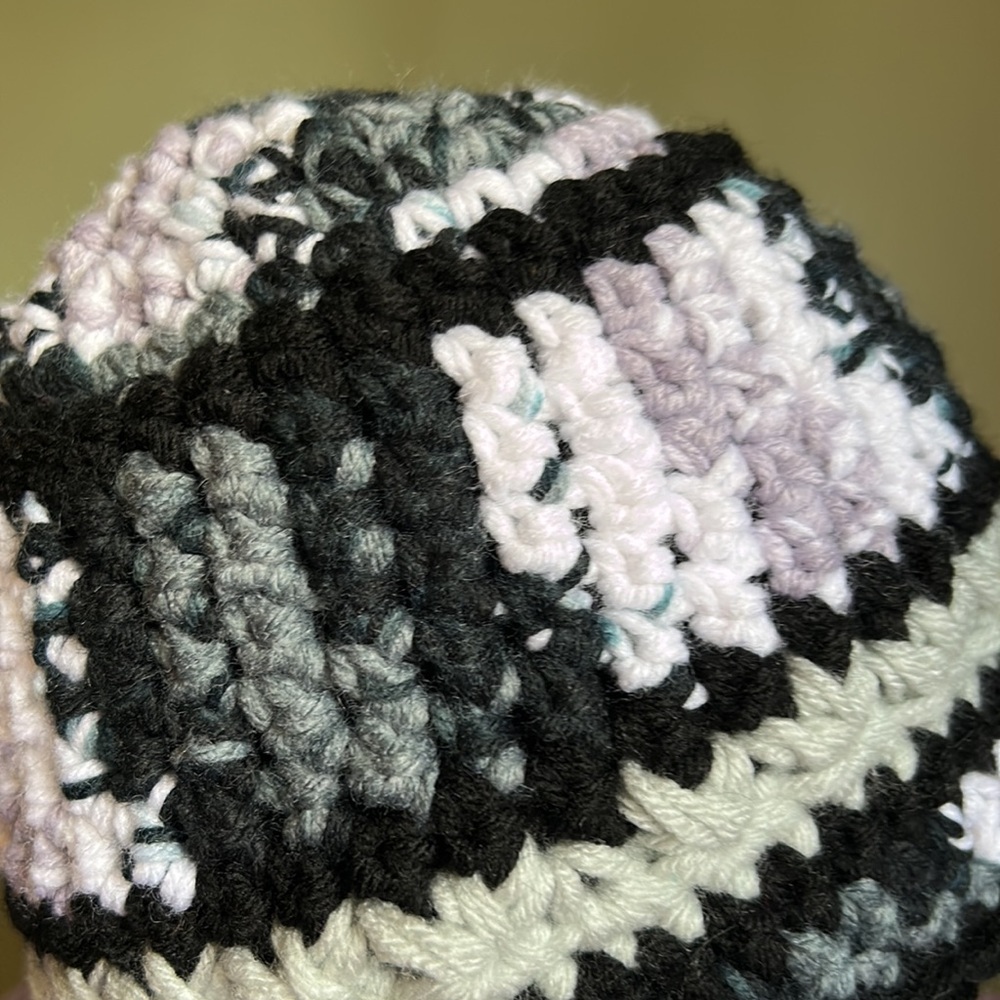 Chunky Black and White Striped Beanie Hat medium - Picture 10 of 10